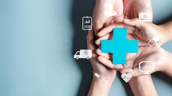 Mains et symboles représentant le domaine médical Destruction de données médicales : les bonnes pratiques